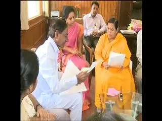 KCR Meets Uma Bharti, Seeks National Status for Pranahitha - Sakshi