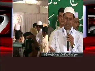 KCR flags off second batch of Haj pilgrims - Sakshi