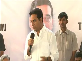 KTR pay tributes to journalist hari prasad - Sakshi