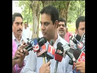 Telangana IT minister KTR fires on AP CM chandrababu naidu - Sakshi