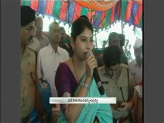 voter wins nano car in medak - Sakshi