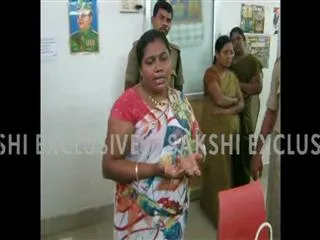 Woman hulchul in Sri Kalahastiswara Swamy temple - Sakshi