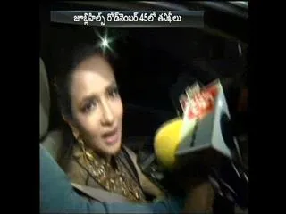 Lakshmi Manchu, jayapardha participates as volunteer in Drunk and drive test - Sakshi