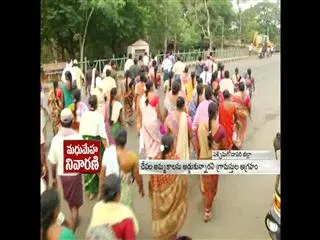West Godavari People fires on MLA Chintamaneni Prabhakar in lake Issue - Sakshi