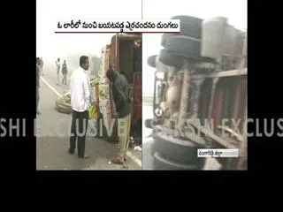 2 Lorries collide at golconda outer ring road - Sakshi