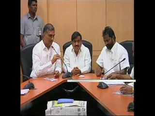 Lorry owners call off strike in Telangana - Sakshi
