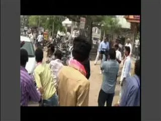 TRS cadres stones attack on jai samaikyandhra party member - Sakshi