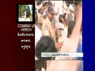 public protest infront of wine shop - Sakshi