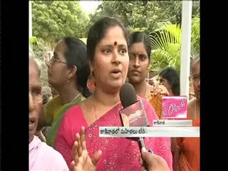 women protest in front of kakinada city mla's house - Sakshi