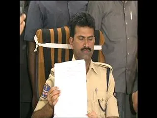 Malpractice gang held in Hyderabad - Sakshi