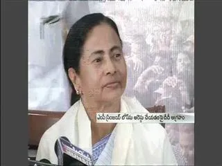 mamata banerjee dares centre to impose president rule in west bengal - Sakshi
