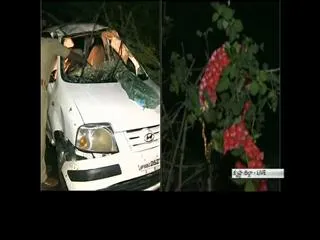 4 Killed in a car accident in Krishna District - Sakshi