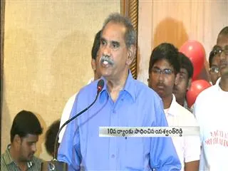 Srichaitanya-Narayana institutions sweeps top ranks in IIT - Sakshi