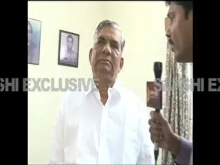 Vijaya ramarao condemns Ex-delhi police chief Neeraj kumar comments - Sakshi