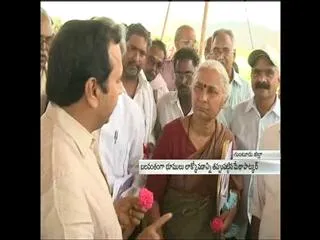 Medha Patkar visits villages in AP capital region - Sakshi