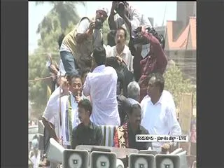 YS Jagan roadshow in Kandukur - Sakshi