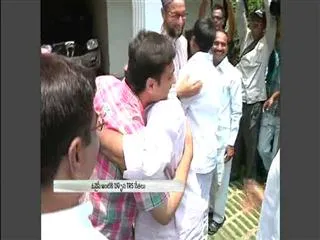 trs leaders meet mim chief - Sakshi
