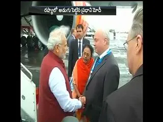 PM Narendra modi was treated with sweets at the Ufa Airport - Sakshi
