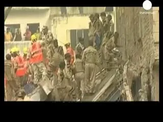 One dead in  Delhi building collapse - Sakshi
