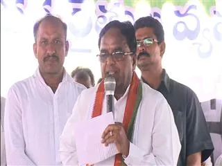 mp palvai takes on pcc chief ponnala lakshmaiah - Sakshi