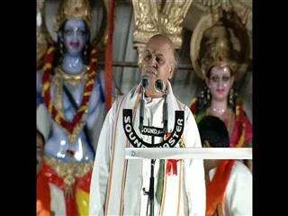 Will welcome those ready to return to Hindu fold: Pravin Togadia - Sakshi