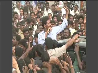 ys jagan reaches nallajarla - Sakshi