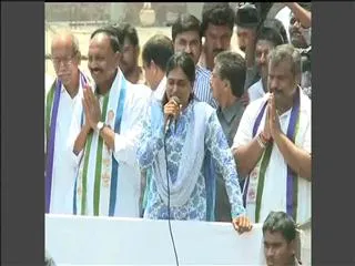 ys sharmila address to public meeting in huzurnagar - Sakshi