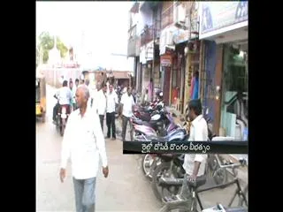 Constables robbered Rs.82 lakhs in Navajeevan express - Sakshi