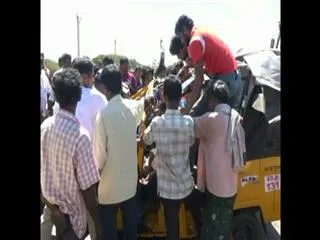 Road accident in Kovur, Nellore Dist, 4 died - Sakshi
