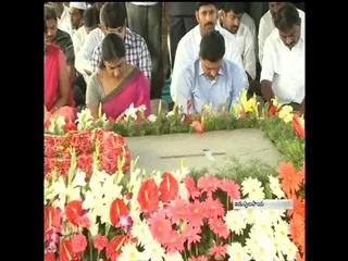 ys-rajashekar-reddy-family-rich-tributes-paid-to-ysr-on-fufth-death-anniversary - Sakshi