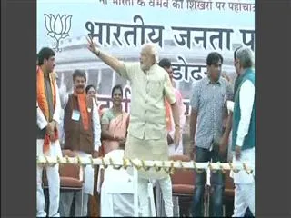 Barack Obama congratulates Narendra Modi on phone - Sakshi