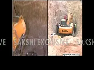 Efforts continue on 2nd day to rescue girl trapped in borewell - Sakshi
