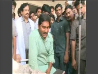 ys jagan consoles patients at kims, amalapuram - Sakshi