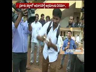 NO entry for Media at MLA election counting hall - Sakshi