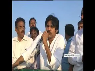 pawan-kalyan-visitation-of-victims-of-hudhud-cyclone - Sakshi