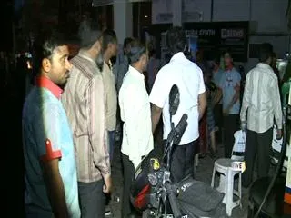 Petrol bunks bandh call against raids motorists throng petrol bunks - Sakshi