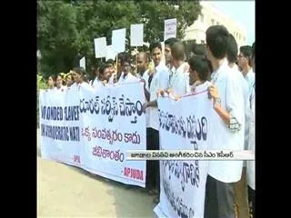 KCR assures help to junior doctors - Sakshi
