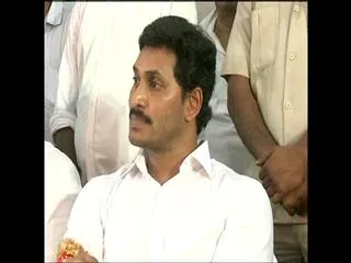 ys jagan mohan reddy phoen call to Irrigation minister devineni uma - Sakshi