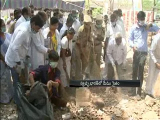 Police officials Participation in Swachh Bharat Mission at Neelofar Hospital - Sakshi