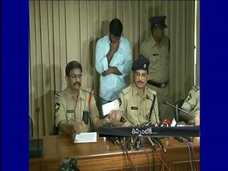 Man cheats his employer - Sakshi