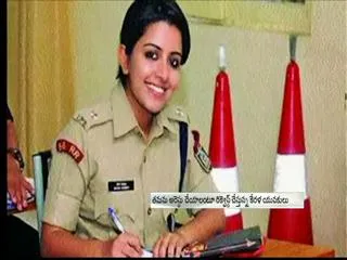 Keralites go in queue to get arrested by trainee ips - Sakshi