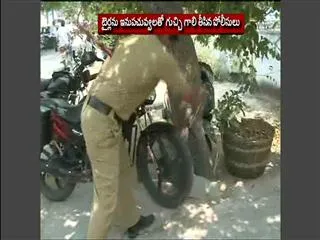 Police Over Action in Narsaraopeta - Sakshi