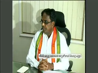 Telangana Congress Leaders demands Ponnala Lakshmaiah resignation - Sakshi