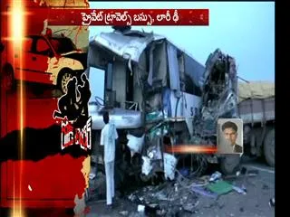 Bus, lorry collision kills one in Prakasham District - Sakshi