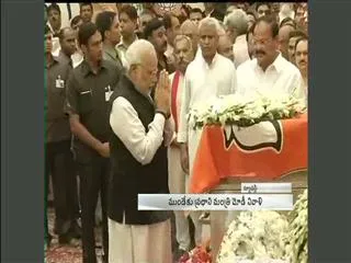 Leaders pay homage to Gopinath Munde - Sakshi