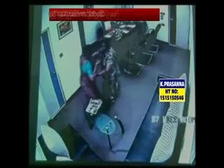 Brawl between School Principal & Mother of a student in Jalandhar - Sakshi