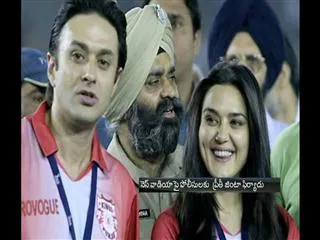 Preity Zinta files molestation complaint against Ness Wadia - Sakshi