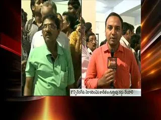 Students parents protests at Dr NTR University of Health Sciences - Sakshi