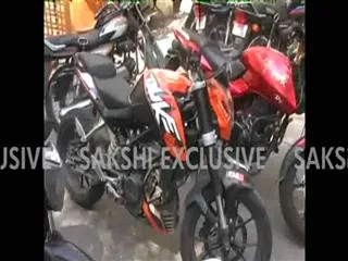 Police Caught and arrested Bike Racers in Hyderabad - Sakshi