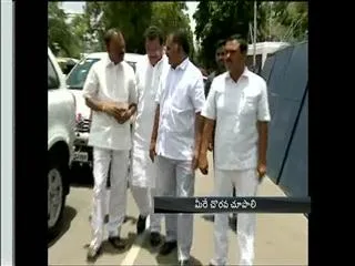 congress-leaders-ask-governor-to-intervene-in-engineering-admissions - Sakshi